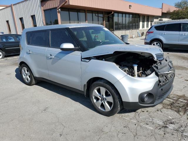 KNDJN2A25J7608901 - 2018 KIA SOUL SILVER photo 4