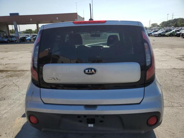 KNDJN2A25J7608901 - 2018 KIA SOUL SILVER photo 6