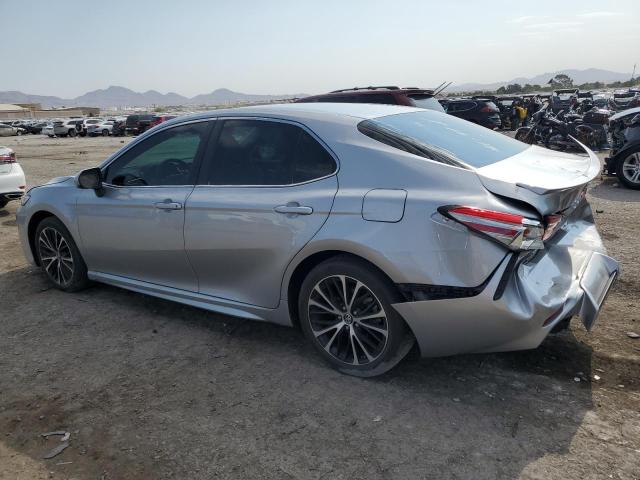 4T1B11HK9JU089512 - 2018 TOYOTA CAMRY L SILVER photo 2