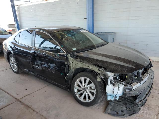4T1C11AK0NU689761 - 2022 TOYOTA CAMRY LE BLACK photo 4