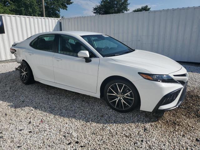 4T1G11AK9RU197740 - 2024 TOYOTA CAMRY SE NIGHT SHADE WHITE photo 4