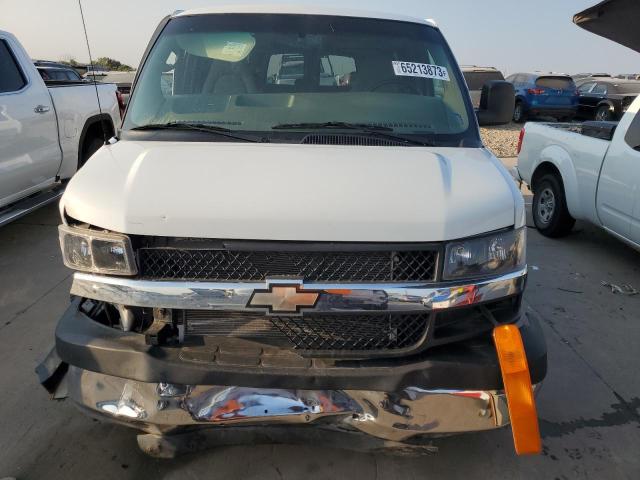 1GAHG39U141131968 - 2004 CHEVROLET EXPRESS G3 WHITE photo 5