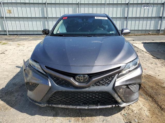 4T1B11HK5JU100313 - 2018 TOYOTA CAMRY L GRAY photo 5