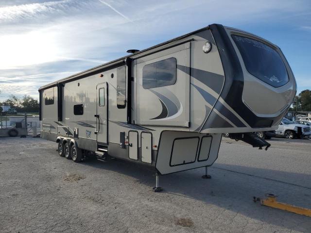 4YDF38039JA741976 - 2018 KEYSTONE MONTANA CREAM photo 1