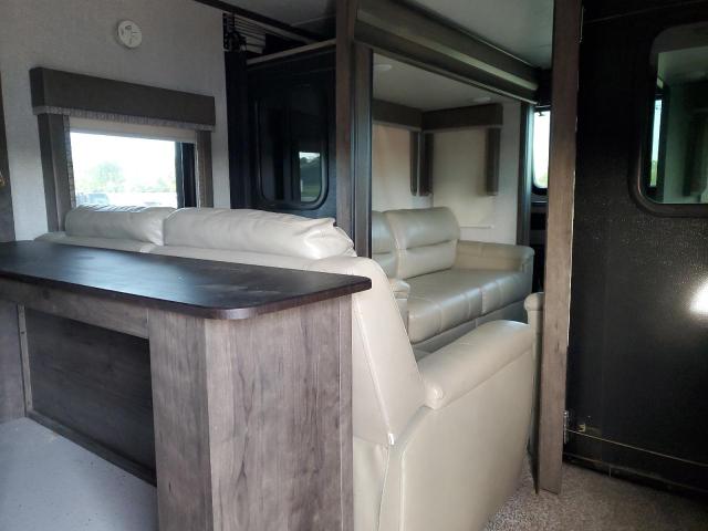 4YDF38039JA741976 - 2018 KEYSTONE MONTANA CREAM photo 5