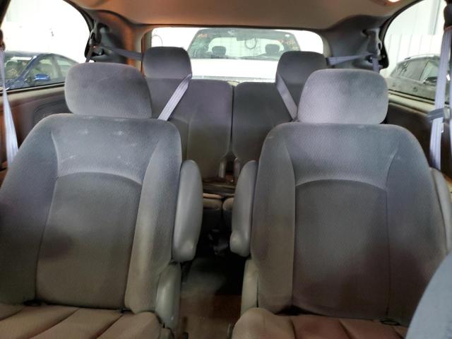 2C4GT54L84R568385 - 2004 CHRYSLER TOWN & COU TOURING SILVER photo 10