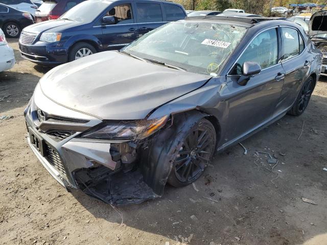 4T1KZ1AK8MU059604 - 2021 TOYOTA CAMRY TRD GRAY photo 2