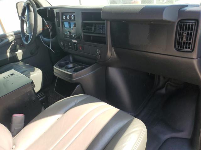 1GCWGFCA4D1904088 - 2013 CHEVROLET EXPRESS G2 WHITE photo 8