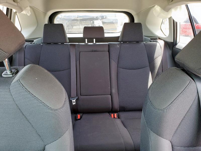 JTMMWRFVXKD024180 - 2019 TOYOTA RAV4 LE Silber Foto 10