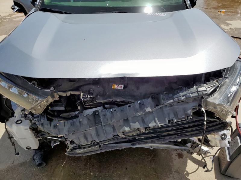 JTMMWRFVXKD024180 - 2019 TOYOTA RAV4 LE Silber Foto 12