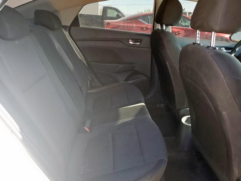 3KPC24A32JE018161 - 2018 HYUNDAI ACCENT SE Argent photo 10