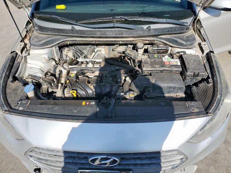 3KPC24A32JE018161 - 2018 HYUNDAI ACCENT SE Argent photo 11