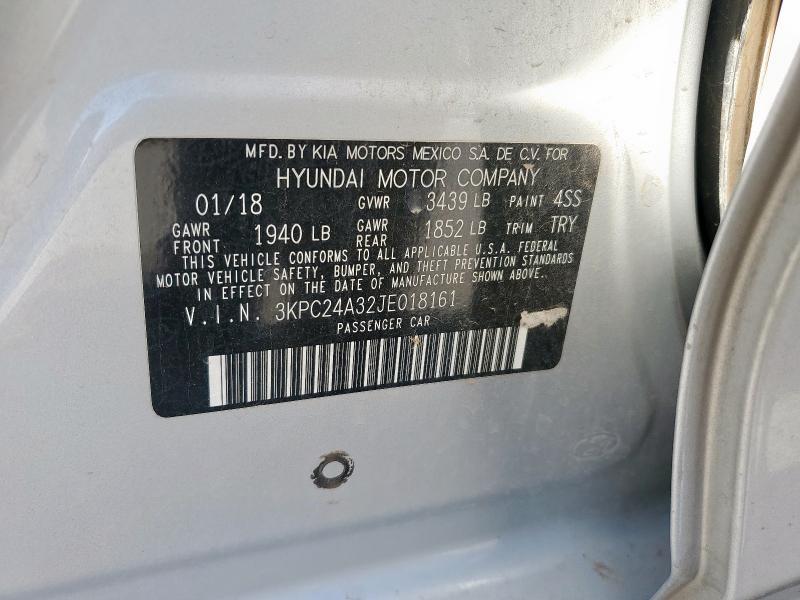 3KPC24A32JE018161 - 2018 HYUNDAI ACCENT SE Argent photo 12