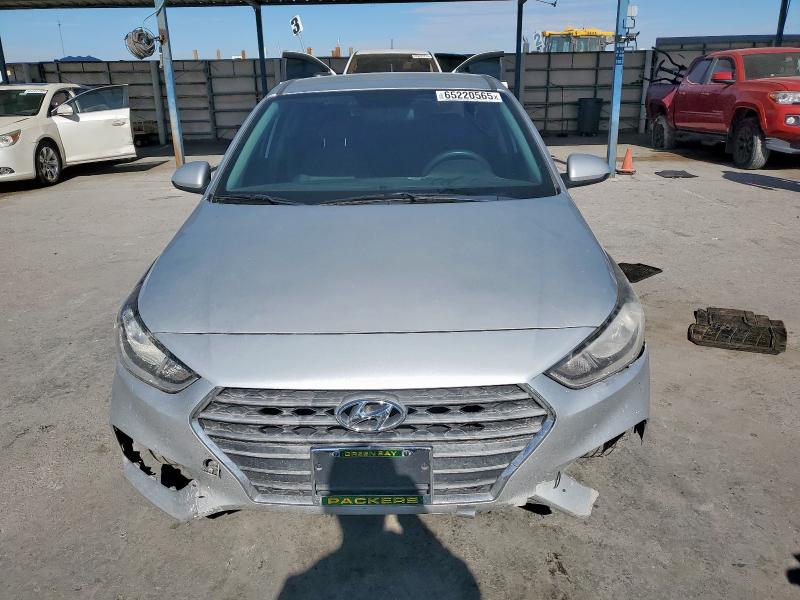 3KPC24A32JE018161 - 2018 HYUNDAI ACCENT SE Argent photo 5
