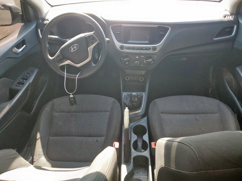 3KPC24A32JE018161 - 2018 HYUNDAI ACCENT SE Argent photo 8