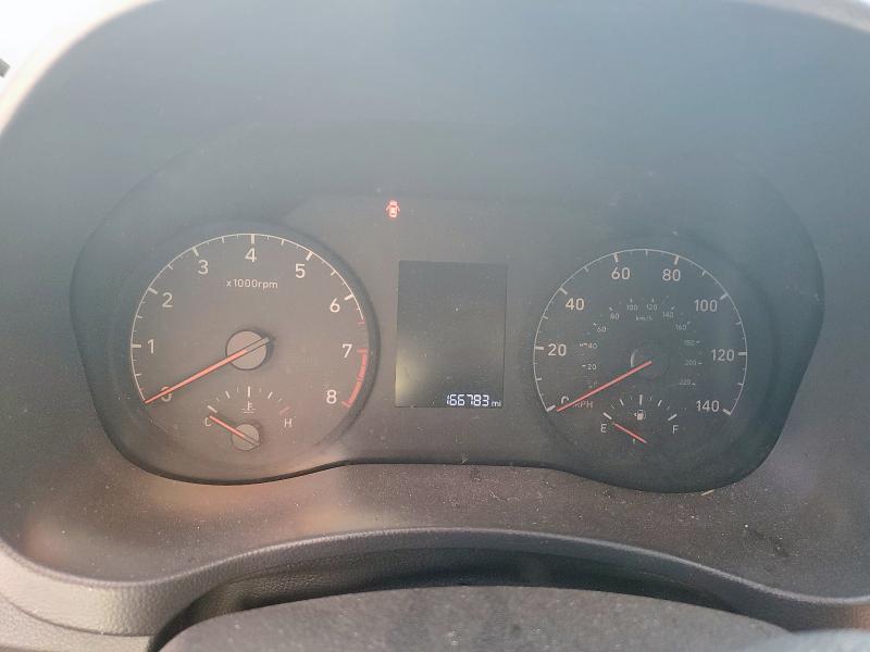 3KPC24A32JE018161 - 2018 HYUNDAI ACCENT SE Argent photo 9