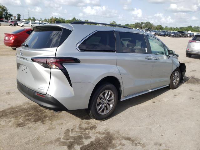 5TDYRKEC2PS137178 - 2023 TOYOTA SIENNA XLE SILVER photo 3