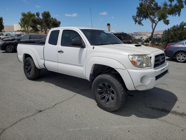 5TETU62N07Z462355 - 2007 TOYOTA TACOMA PRERUNNER ACCESS CAB WHITE photo 4