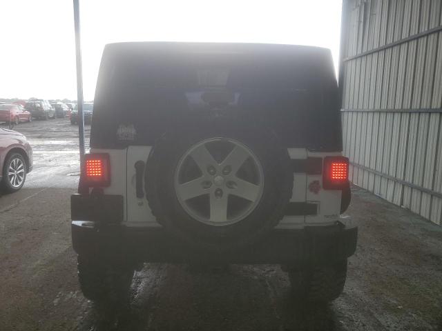 1C4BJWDG5DL679980 - 2013 JEEP WRANGLER U SPORT Blanc photo 6