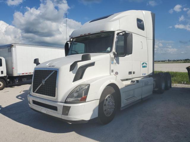 4V4NC9EH8GN960734 - 2016 VOLVO VN VNL WHITE photo 2