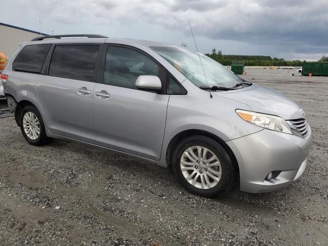 5TDYK3DC0CS201143 - 2012 TOYOTA SIENNA XLE SILVER photo 4