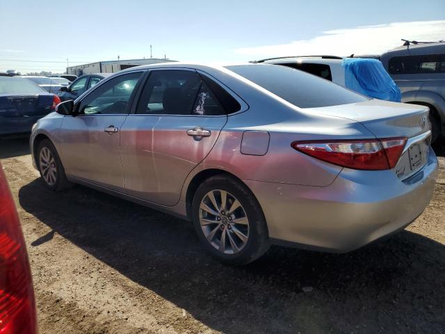 4T4BF1FK7FR494091 - 2015 TOYOTA CAMRY LE SILVER photo 2