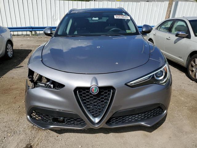 ZASFAKANXJ7B95246 - 2018 ALFA ROMEO STELVIO SILVER photo 5