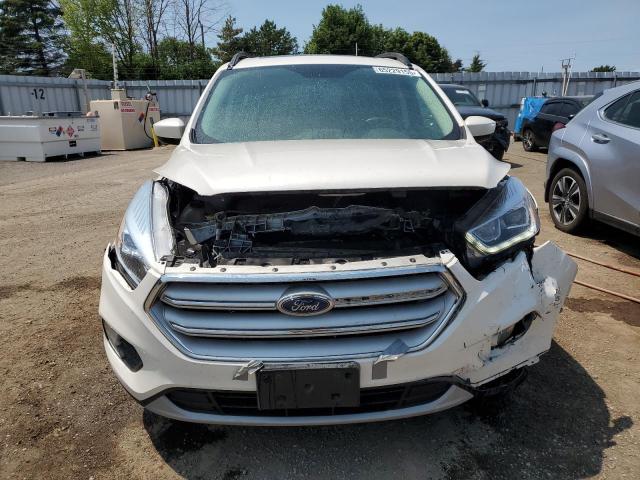 1FMCU0HD8JUB63493 - 2018 FORD ESCAPE SEL თეთრი ფოტო 5