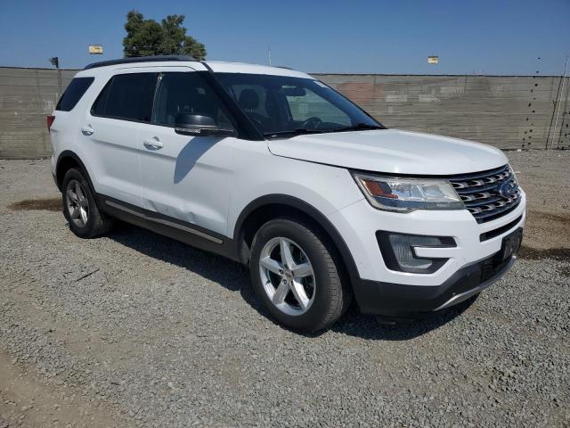 1FM5K8D82HGD43566 - 2017 FORD EXPLORER XLT WHITE photo 4