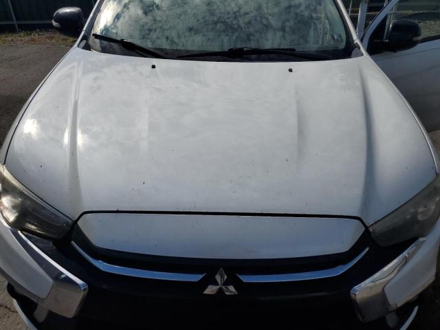 JA4AR3AU4JU008927 - 2018 MITSUBISHI OUTLANDER ES 白色 照片 12