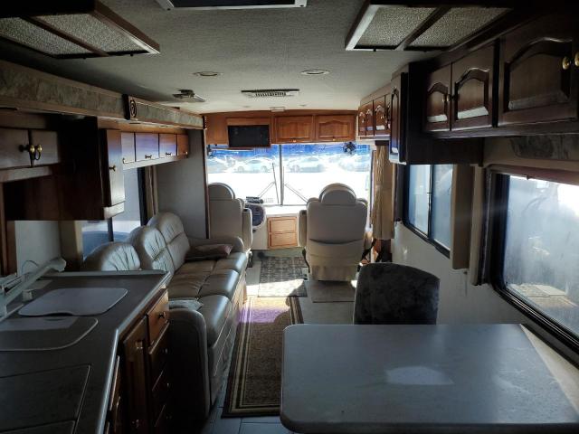 4UZ6LMEB3YCF85930 - 2000 FREIGHTLINER CHASSIS VCL WHITE photo 5