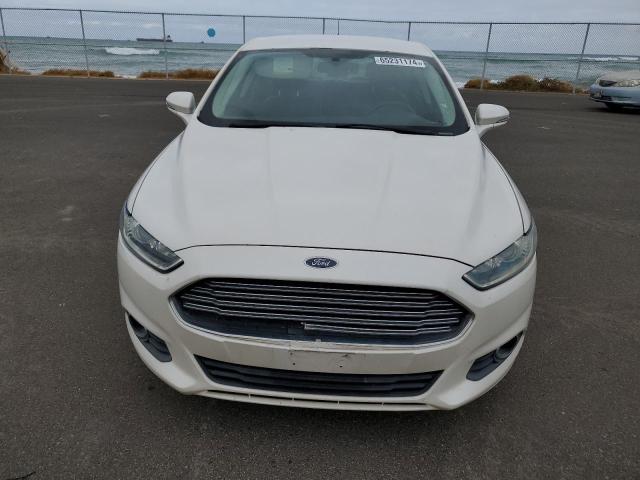 3FA6P0PUXDR235516 - 2013 FORD FUSION SE PHEV WHITE photo 5