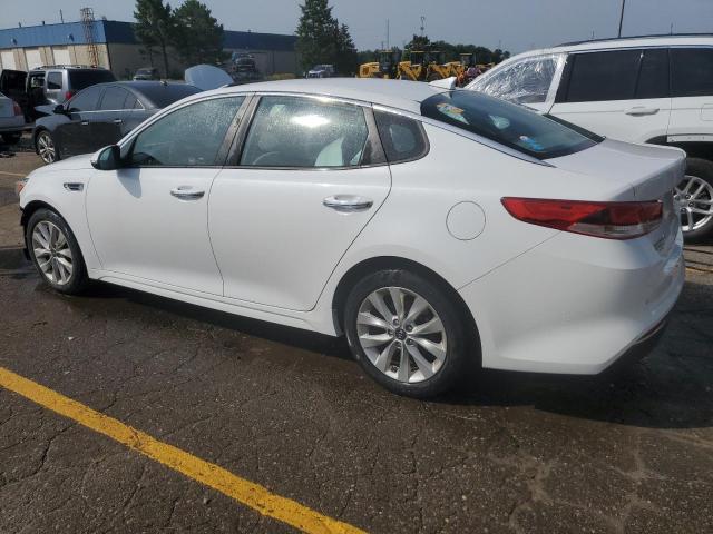 5XXGT4L30JG253371 - 2018 KIA OPTIMA LX WHITE photo 2