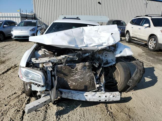 2C3CCAET0EH125116 - 2014 CHRYSLER 300C WHITE photo 5