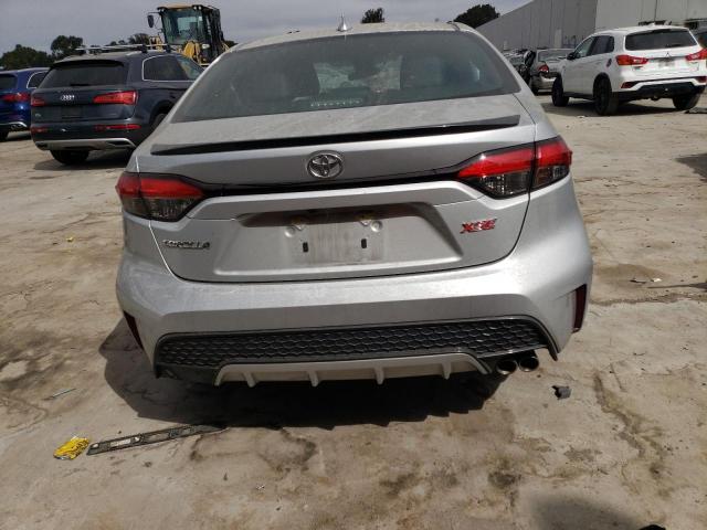 5YFT4RCE6LP024455 - 2020 TOYOTA COROLLA XSE SILVER photo 6