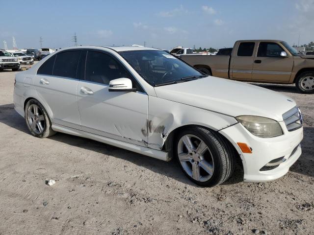 WDDGF5EB5BR140909 - 2011 MERCEDES-BENZ C 300 WHITE photo 4