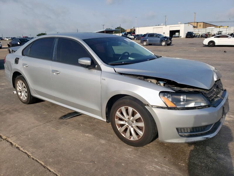 1VWAT7A37FC020019 - 2015 VOLKSWAGEN PASSAT S SILVER photo 4