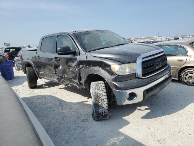 5TFEM5F17CX037985 - 2012 TOYOTA TUNDRA CREWMAX SR5 GRAY photo 4