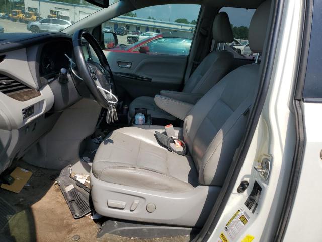 5TDYK3DC7FS662487 - 2015 TOYOTA SIENNA XLE WHITE photo 7