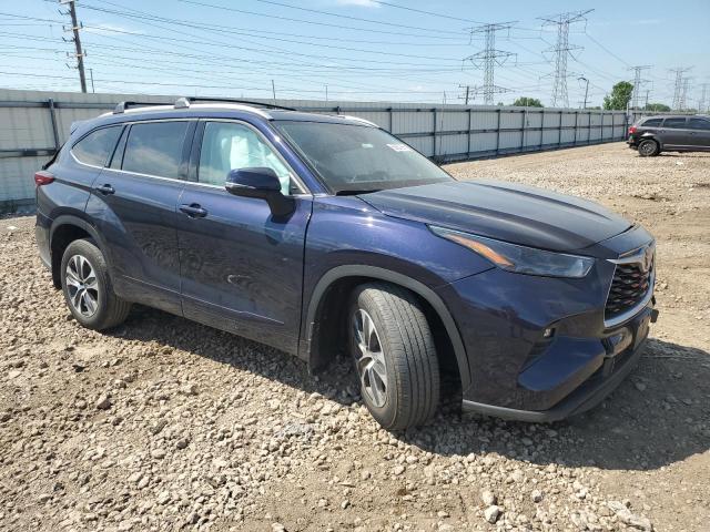5TDGZRBH3NS257198 - 2022 TOYOTA HIGHLANDER XLE 蓝色 照片 4