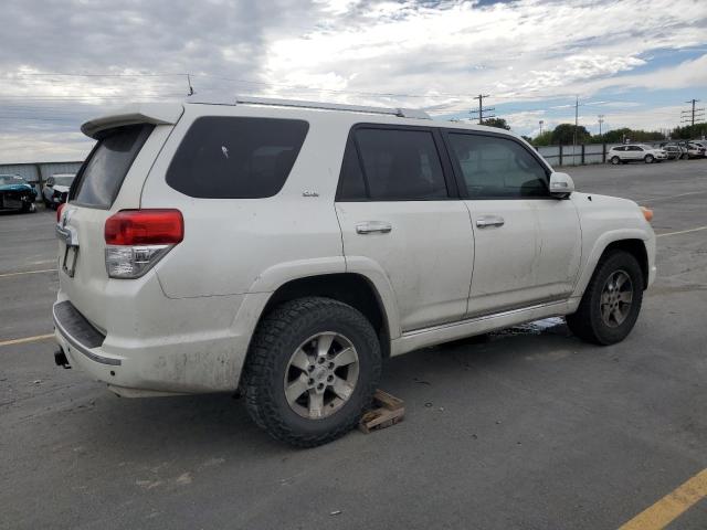 JTEZU5JRXB5032106 - 2011 TOYOTA 4RUNNER SR5 WHITE photo 3
