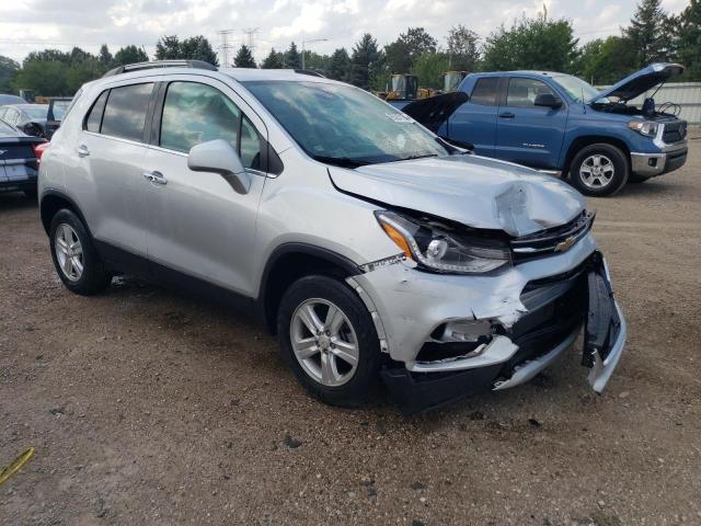 KL7CJPSB7KB957294 - 2019 CHEVROLET TRAX 1LT SILVER photo 4