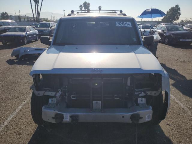 1J8HG48K09C501096 - 2009 JEEP COMMANDER SPORT Silber Foto 5