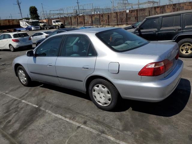 3HGCG6655YG705674 - 2000 HONDA ACCORD LX SILVER photo 2