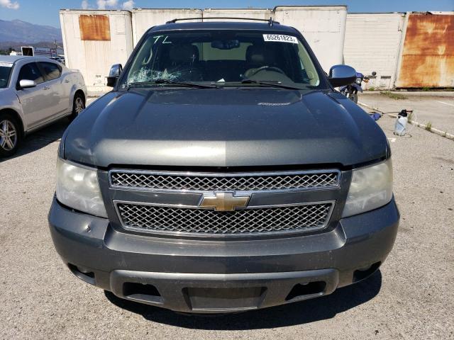 1GNSKCE00BR223626 - 2011 CHEVROLET TAHOE K1500 LTZ GRAY photo 5