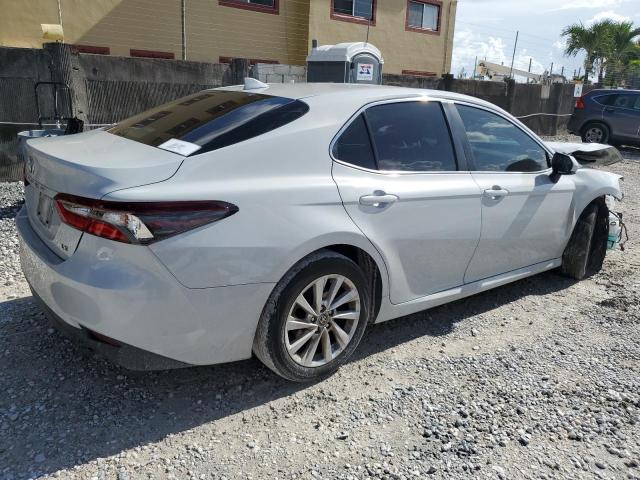4T1C11AK9NU056823 - 2022 TOYOTA CAMRY LE SILVER photo 3