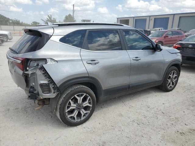 KNDERCAA5P7466531 - 2023 KIA SELTOS EX GRAY photo 3