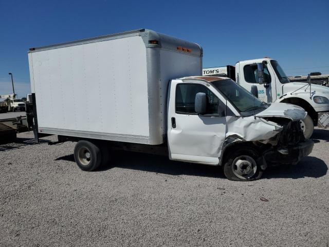 1GB0G2CA3B1142386 - 2011 CHEVROLET EXPRESS G3 WHITE photo 4