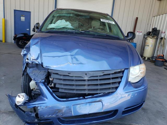 2A4GP54L77R139855 - 2007 CHRYSLER TOWN & COU TOURING BLUE photo 5