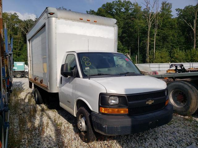 1GB6G5CG9F1115358 - 2015 CHEVROLET EXPRESS G4 WHITE photo 4